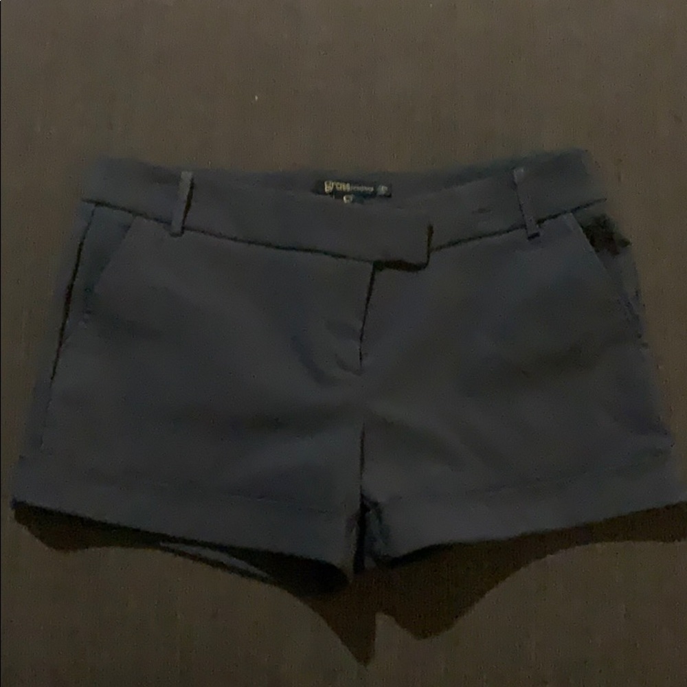 Cuffed gray shorts